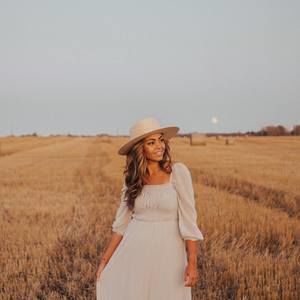 Meet your Posher, Joelle